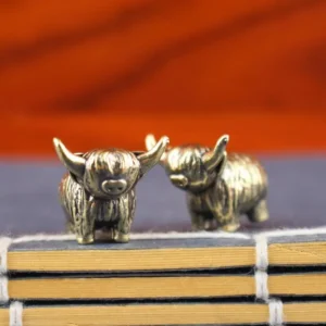 New Mini Retro Brass Wall Highland Cattle Sculpture Hand Toy Gift Keychain Ornament Home Office Desk Decorative Ornament